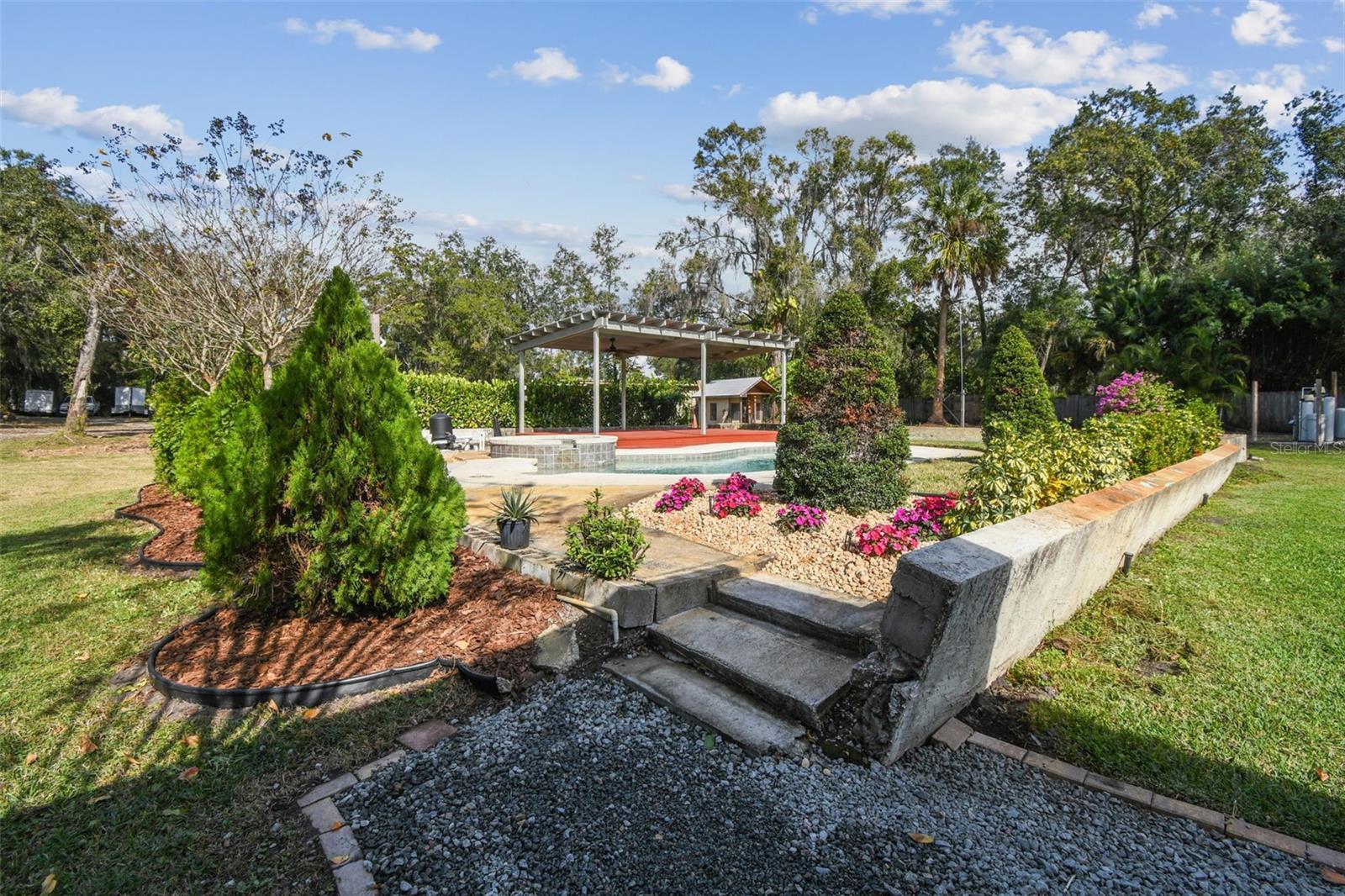 Listing photo id 29 for 12015 Rose Lane