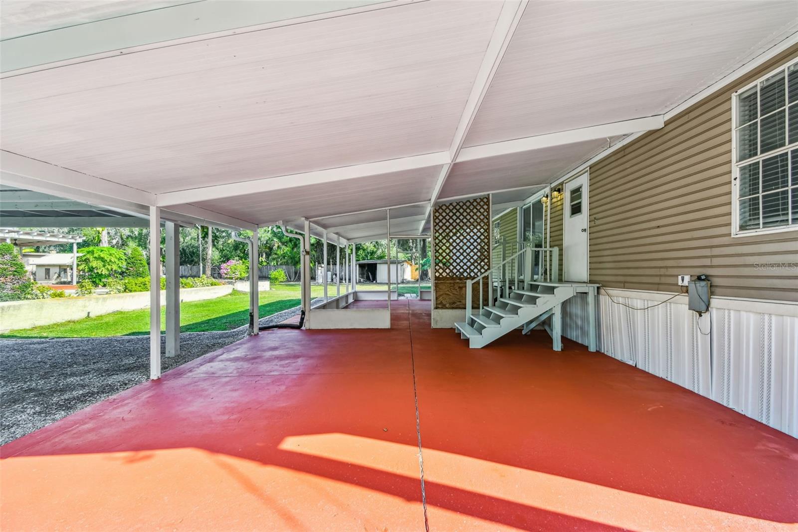 Listing photo id 30 for 12015 Rose Lane