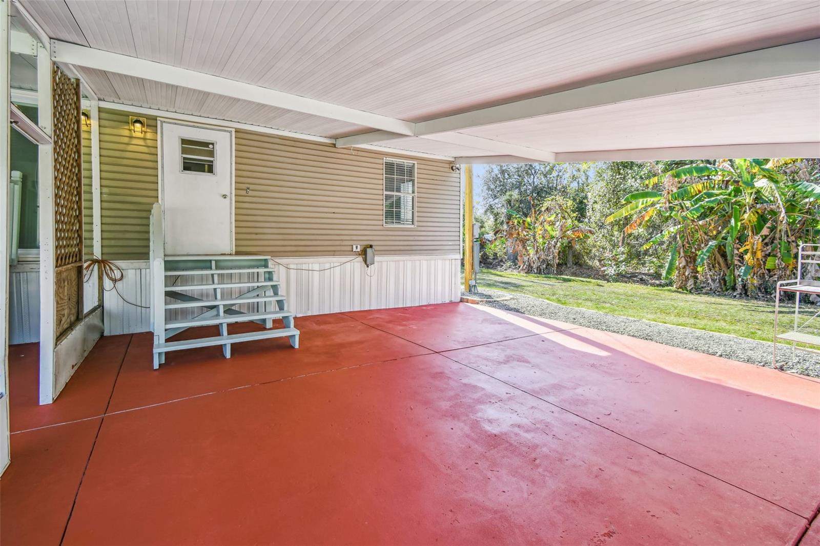 Listing photo id 31 for 12015 Rose Lane