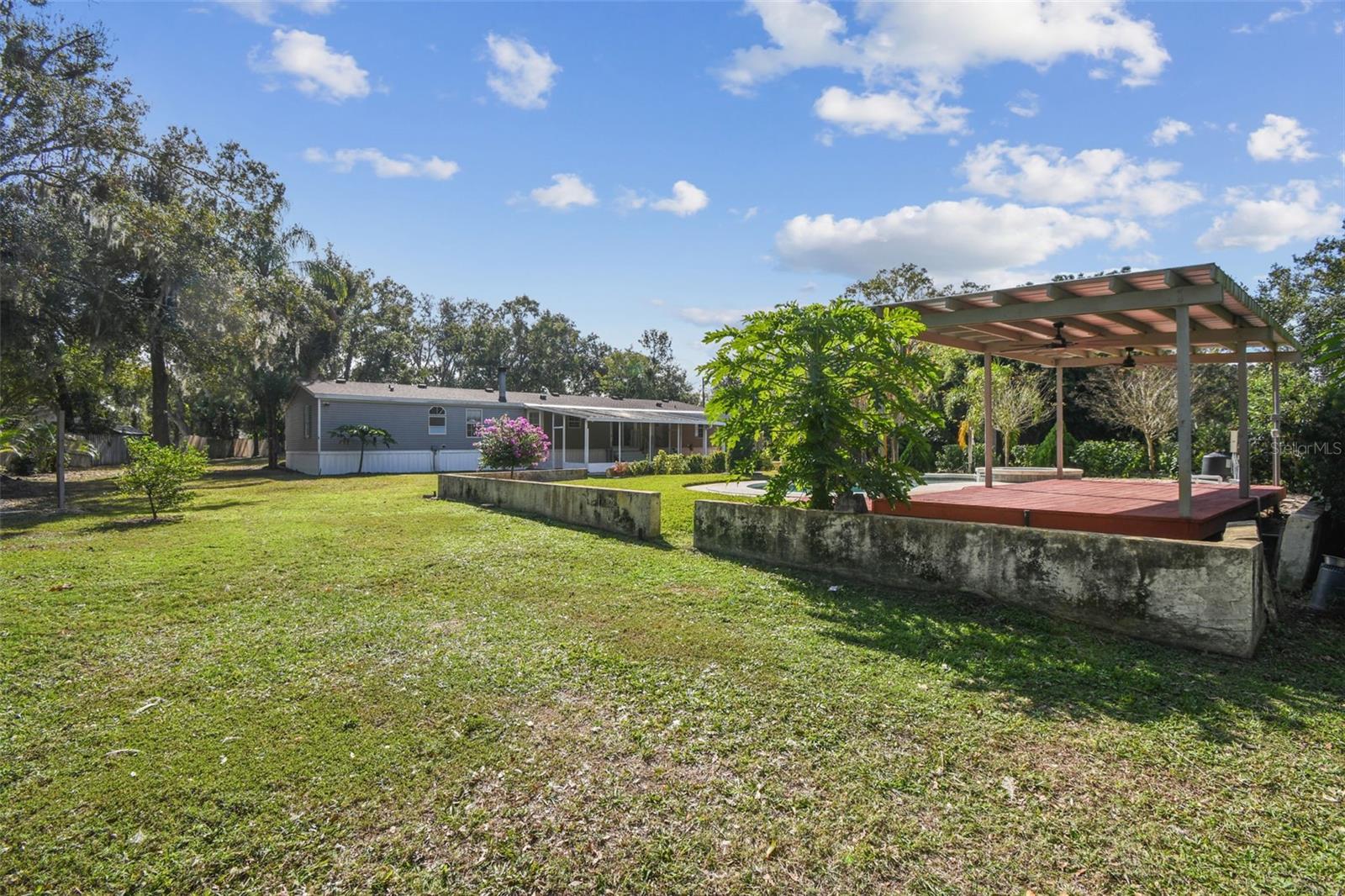 Listing photo id 33 for 12015 Rose Lane