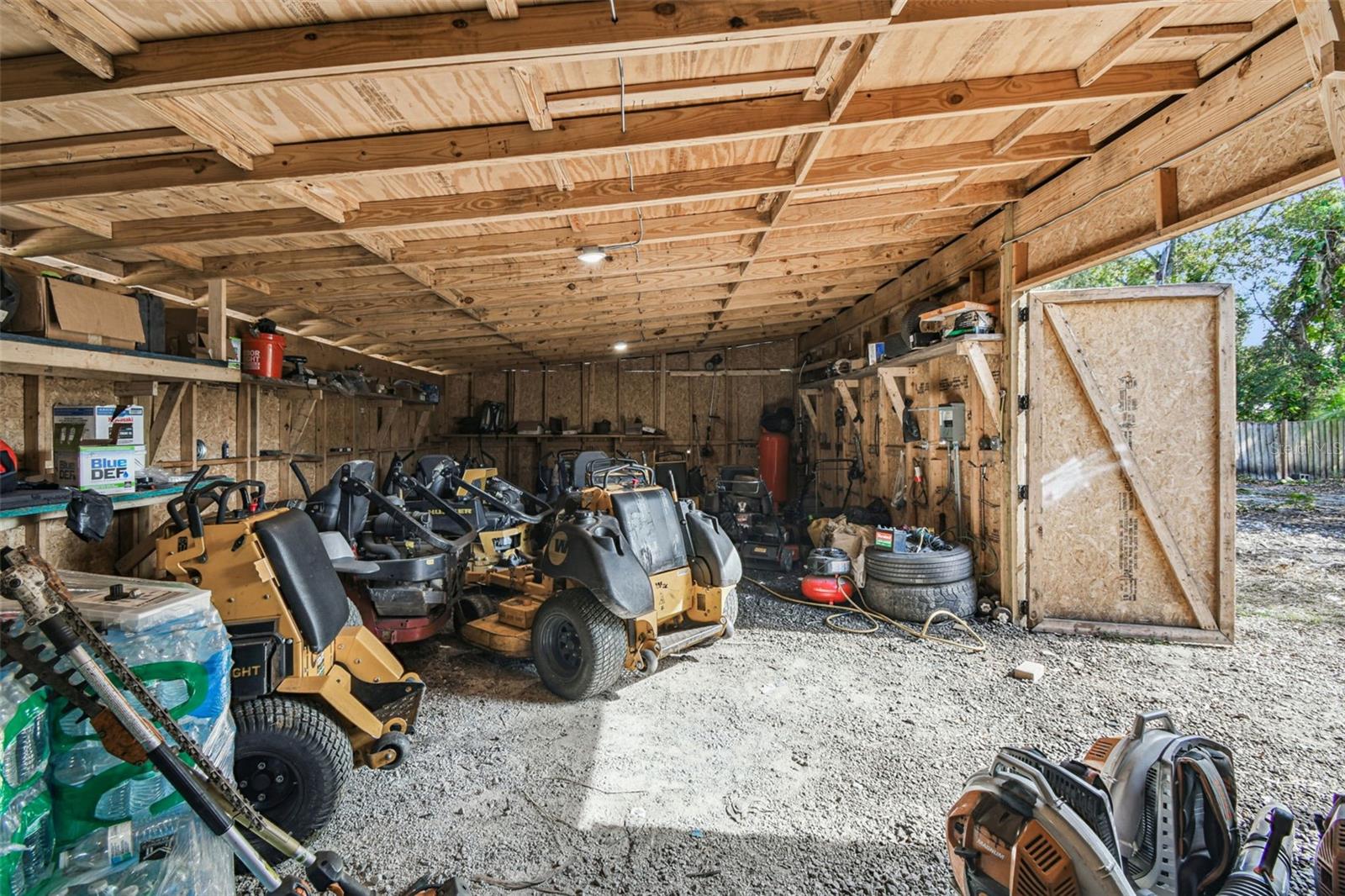 Listing photo id 36 for 12015 Rose Lane