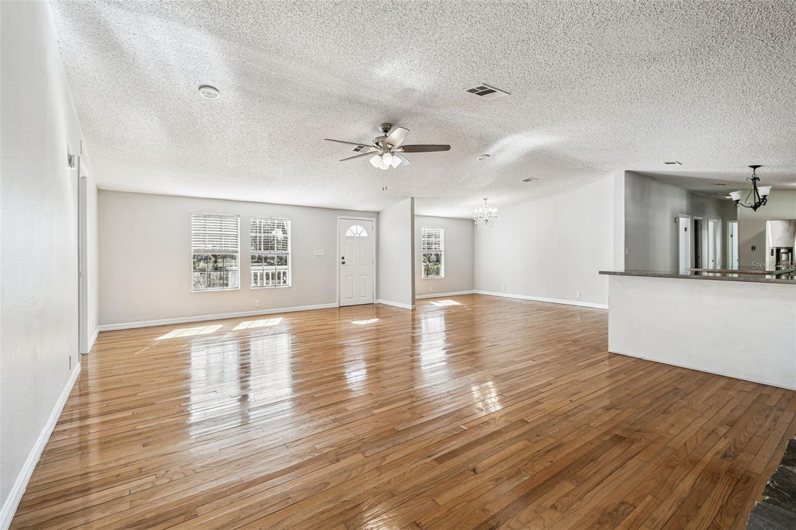 Listing photo id 7 for 12015 Rose Lane