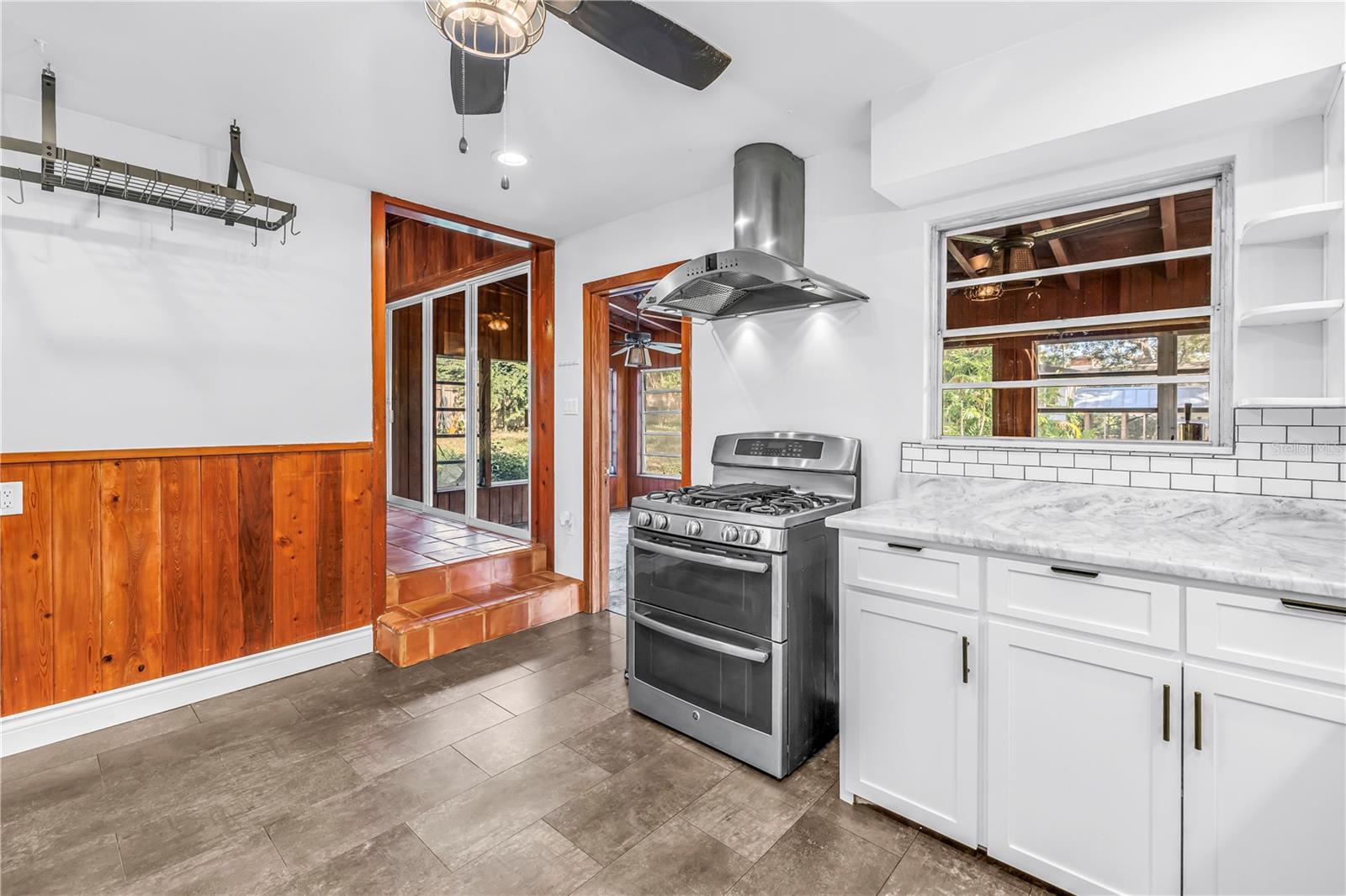 Image 15 of 52 For 1019 Woodcrest Avenue