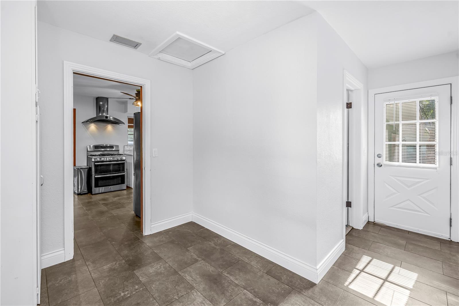 Image 17 of 52 For 1019 Woodcrest Avenue