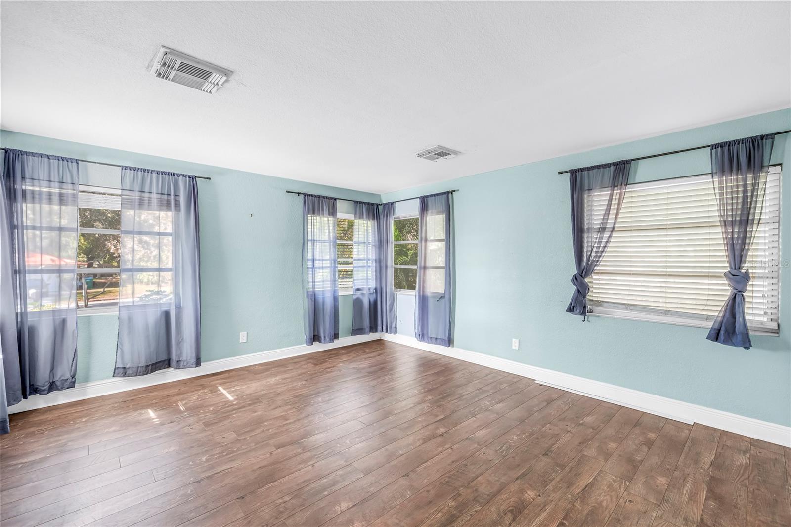 Image 19 of 52 For 1019 Woodcrest Avenue