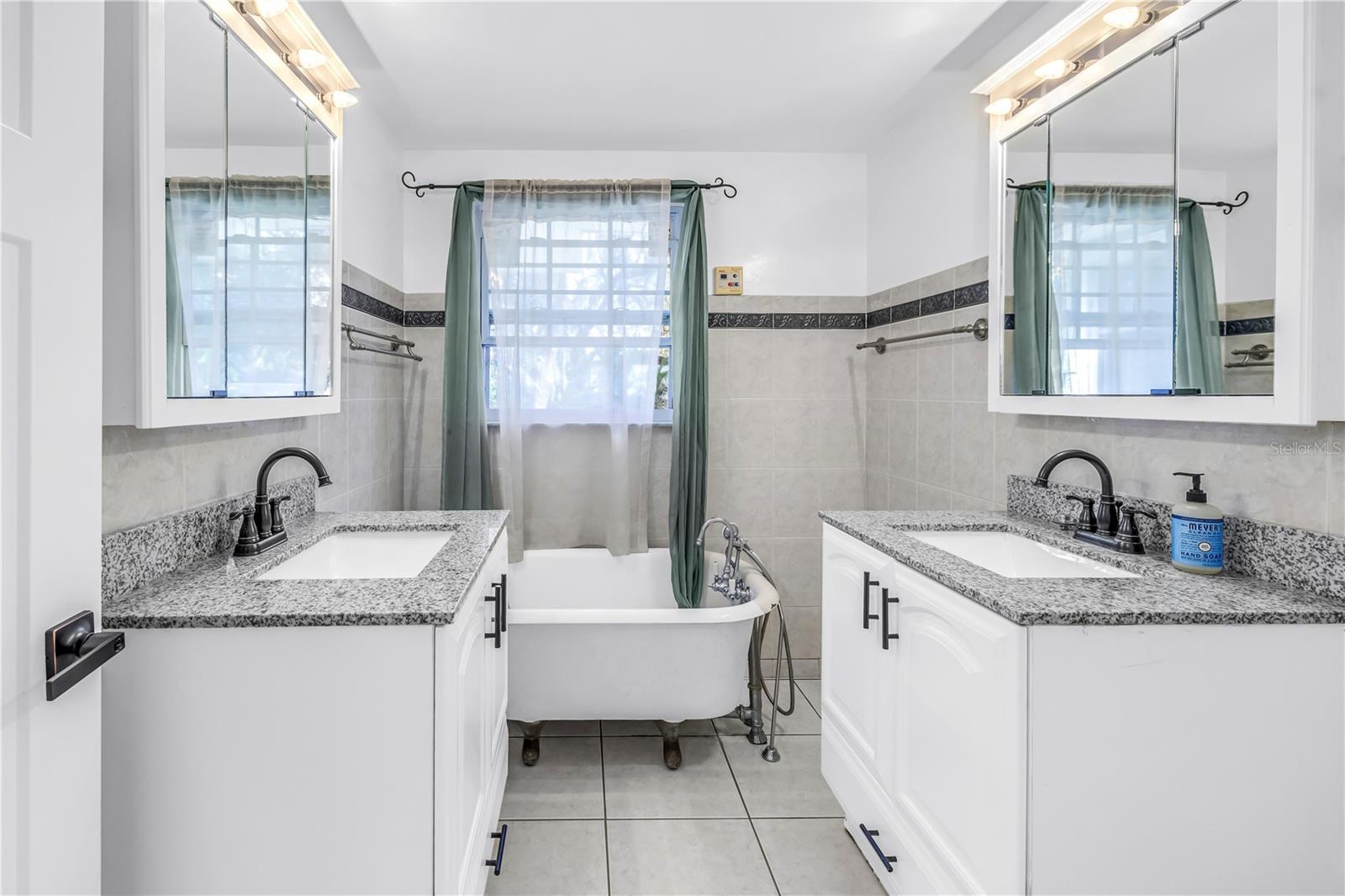 Image 21 of 52 For 1019 Woodcrest Avenue