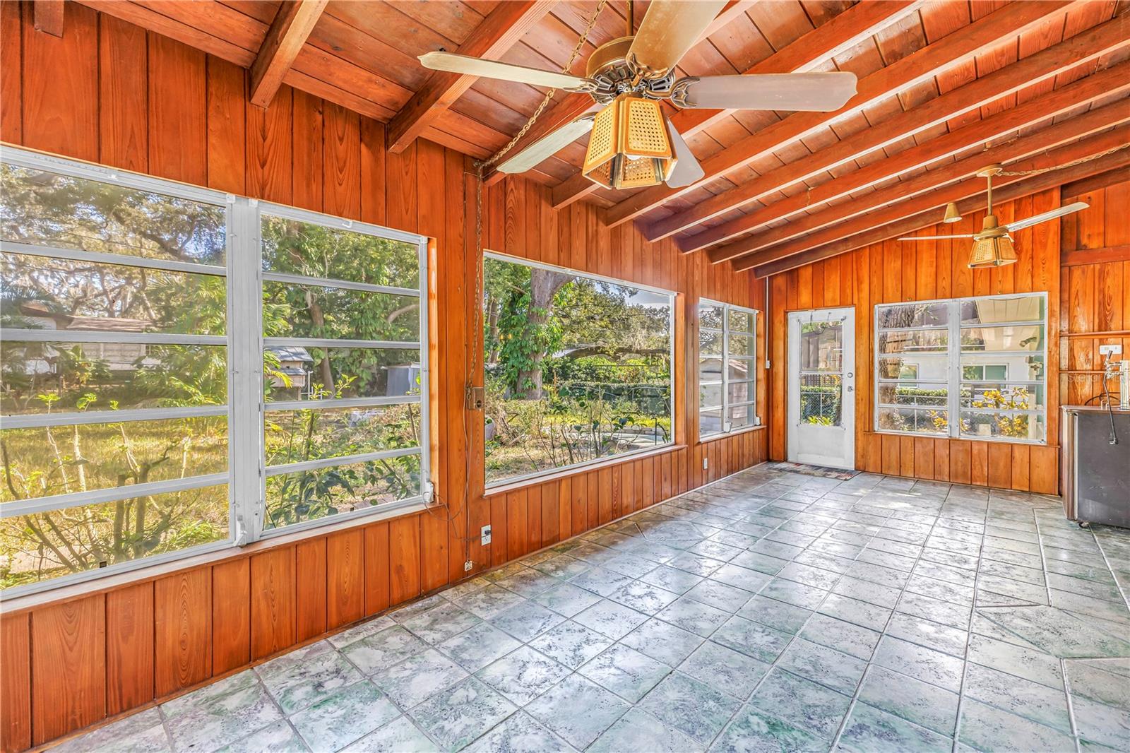 Image 26 of 52 For 1019 Woodcrest Avenue