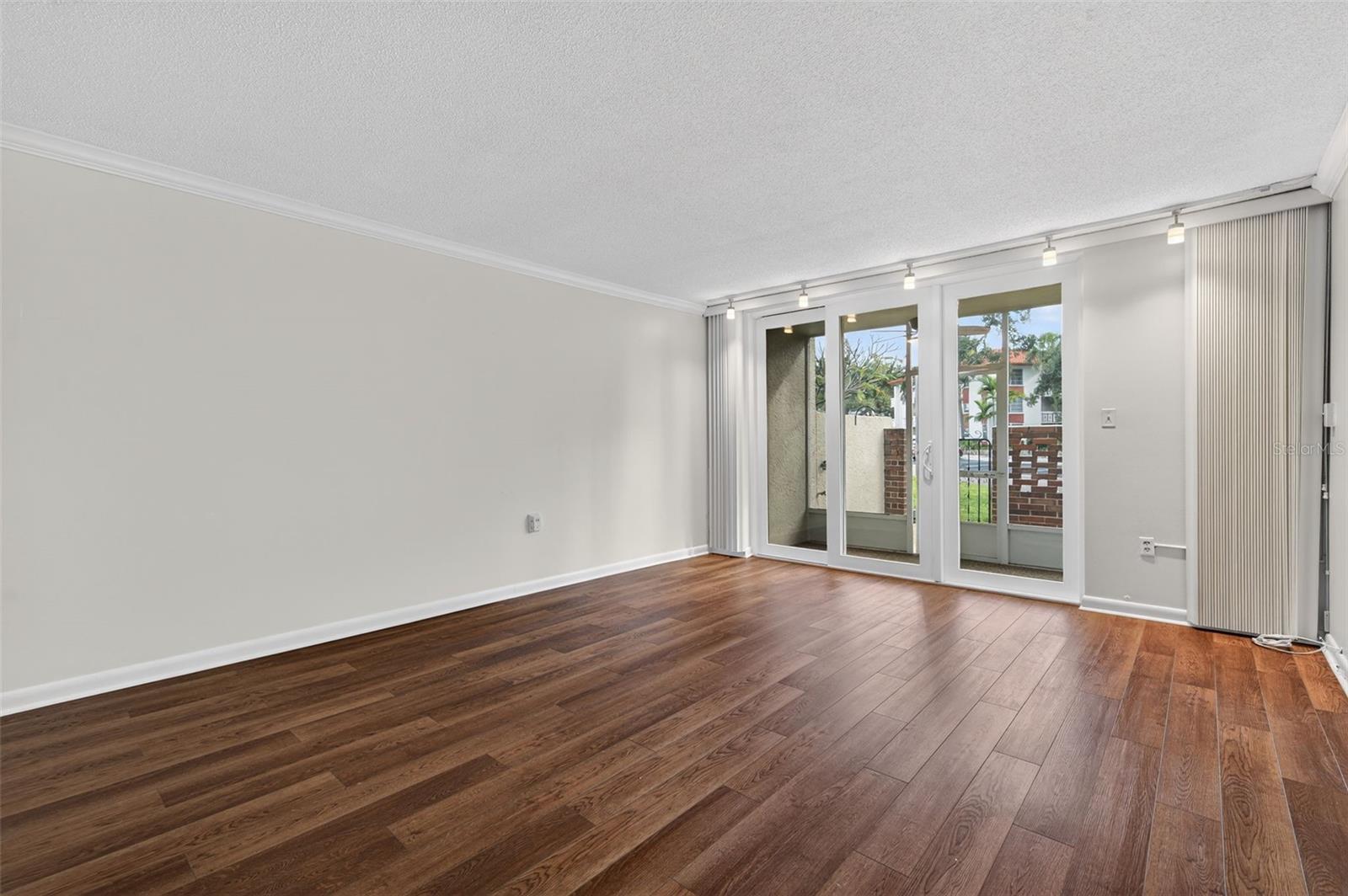 Image 5 of 49 For 1012 Pearce Drive 110