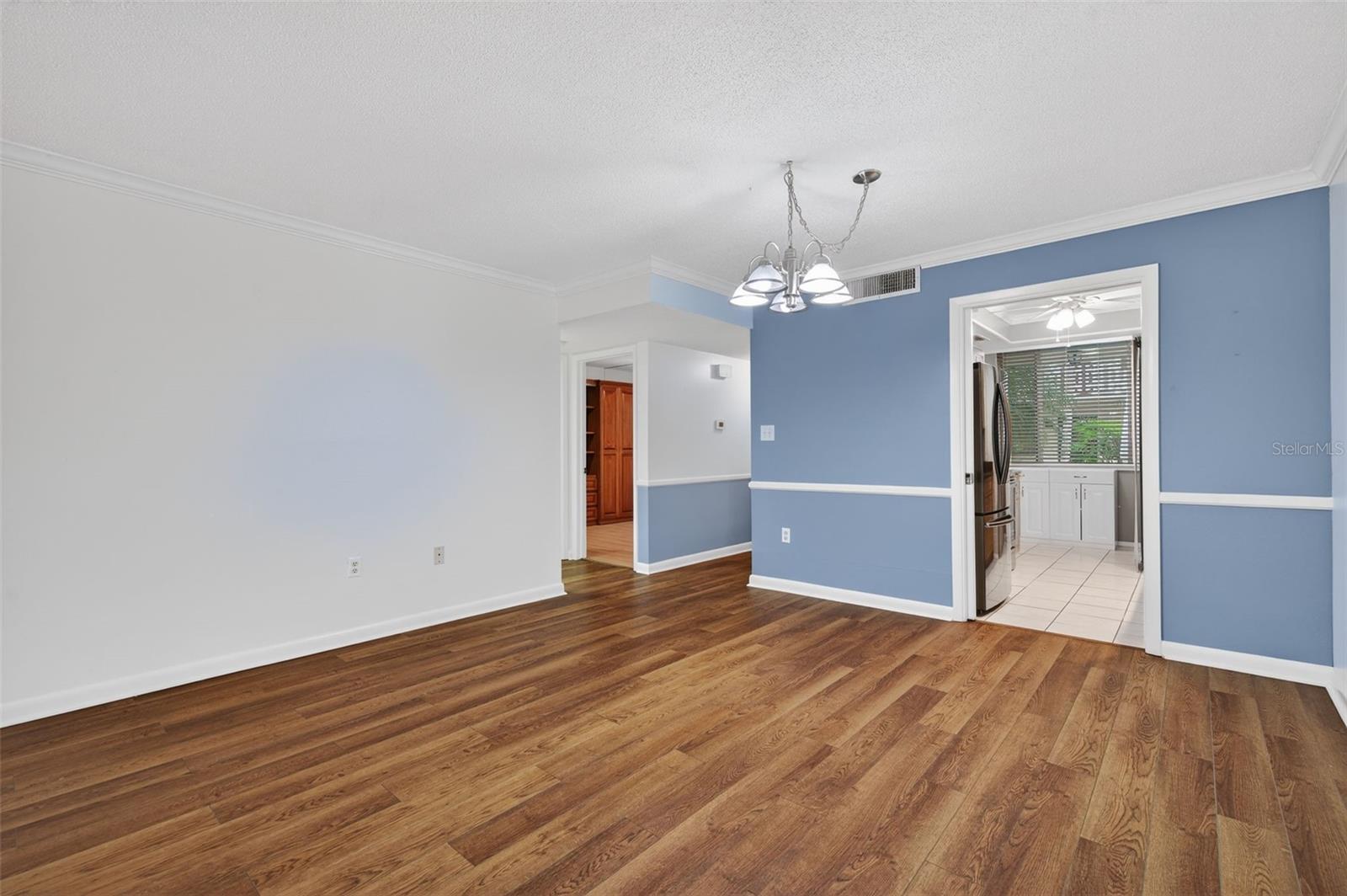 Image 6 of 49 For 1012 Pearce Drive 110