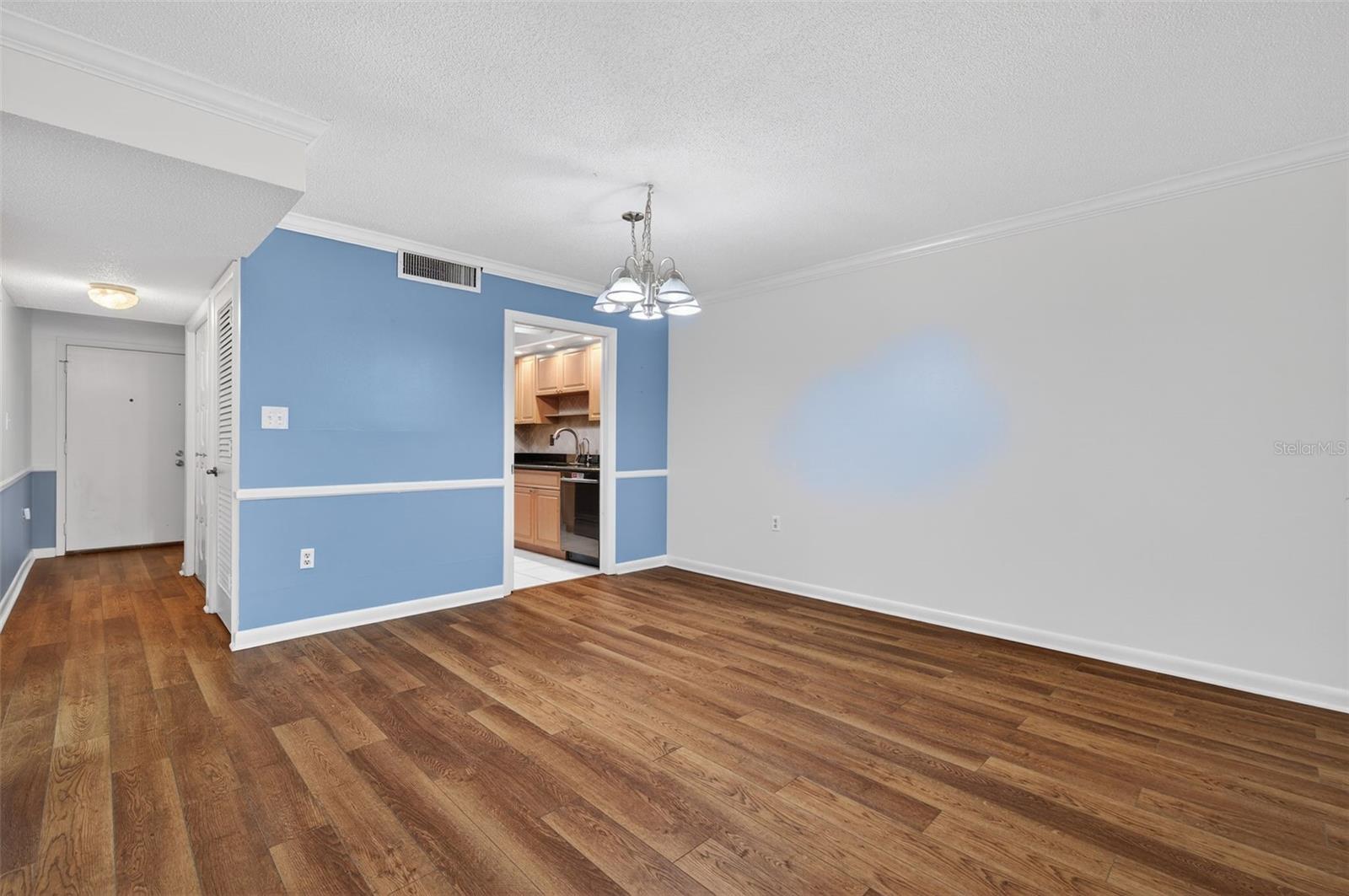 Image 7 of 49 For 1012 Pearce Drive 110