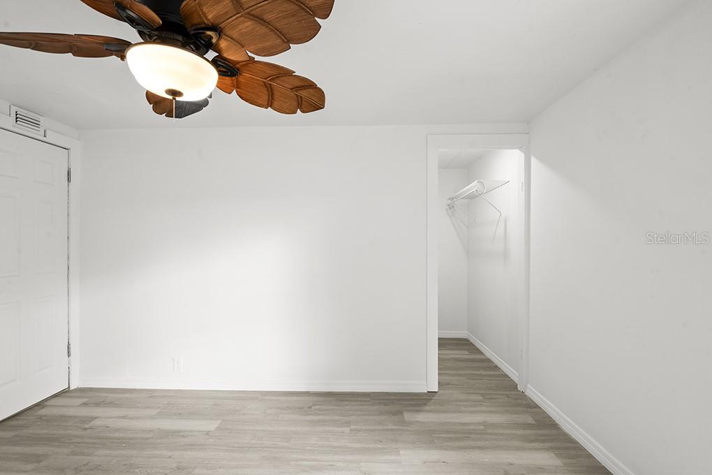 Image 13 of 30 For 9732 Warrick Street