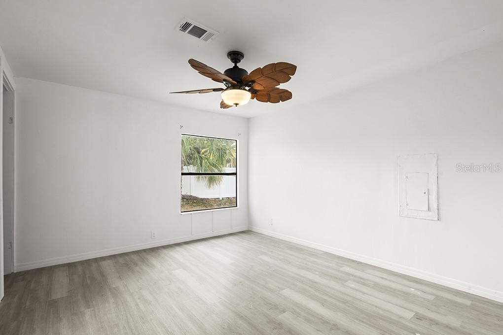 Image 15 of 30 For 9732 Warrick Street