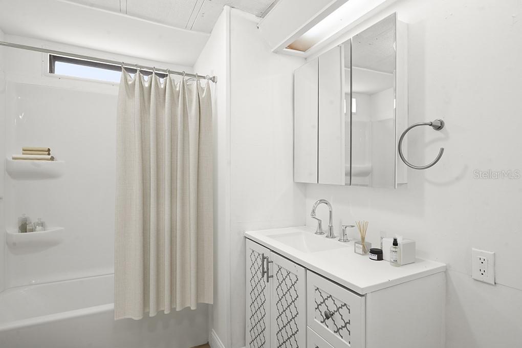 Image 6 of 30 For 9732 Warrick Street