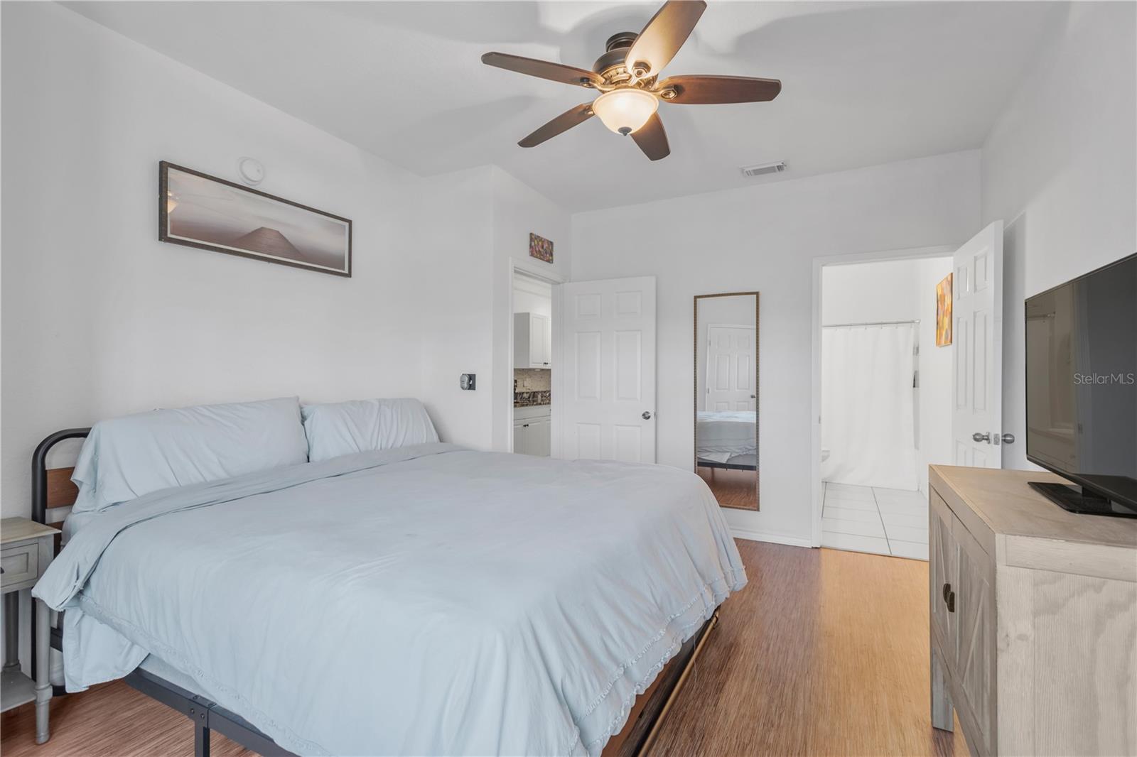 Image 14 of 43 For 4304 Bayside Village Drive 201