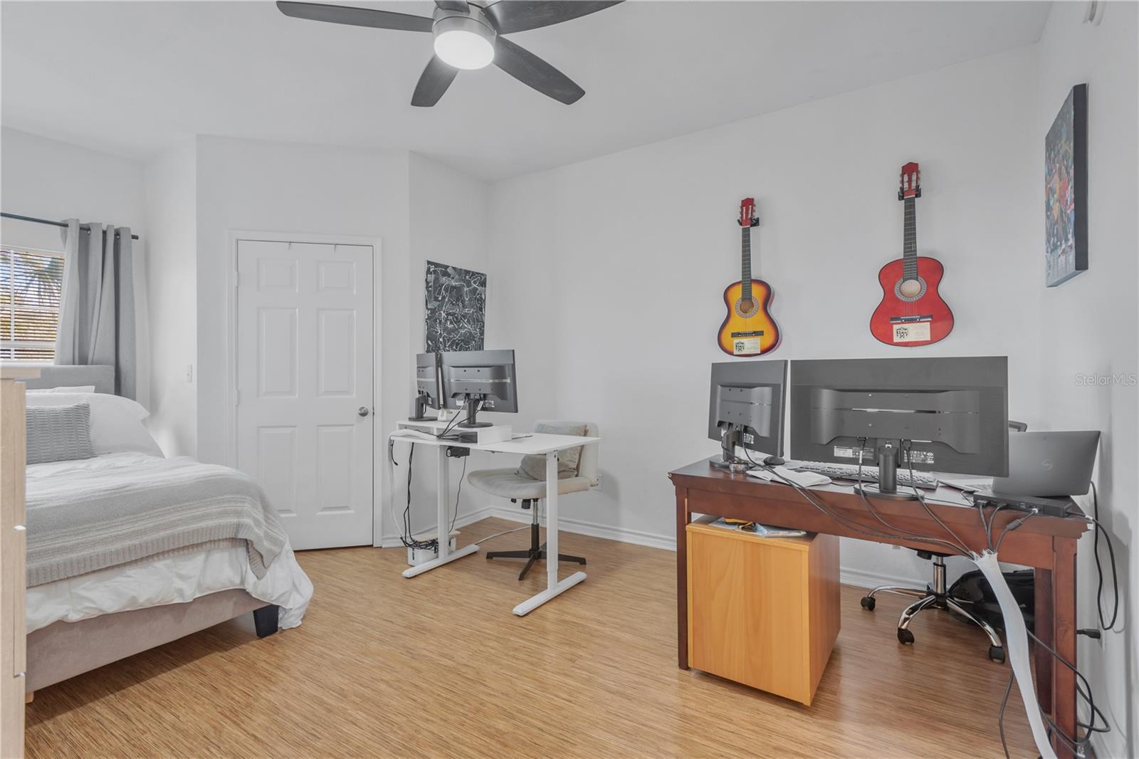 Image 19 of 43 For 4304 Bayside Village Drive 201