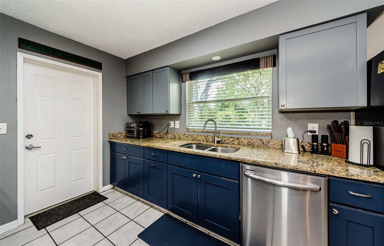 Image 19 of 47 For 2263 Curtis Drive N