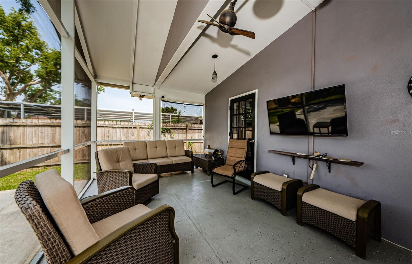 Image 36 of 47 For 2263 Curtis Drive N