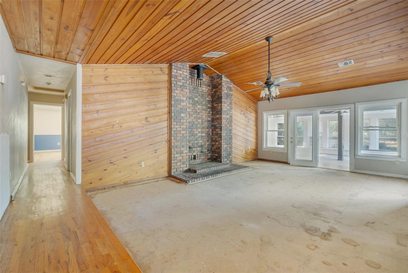 Image 10 of 25 For 1932 Queenswood Drive