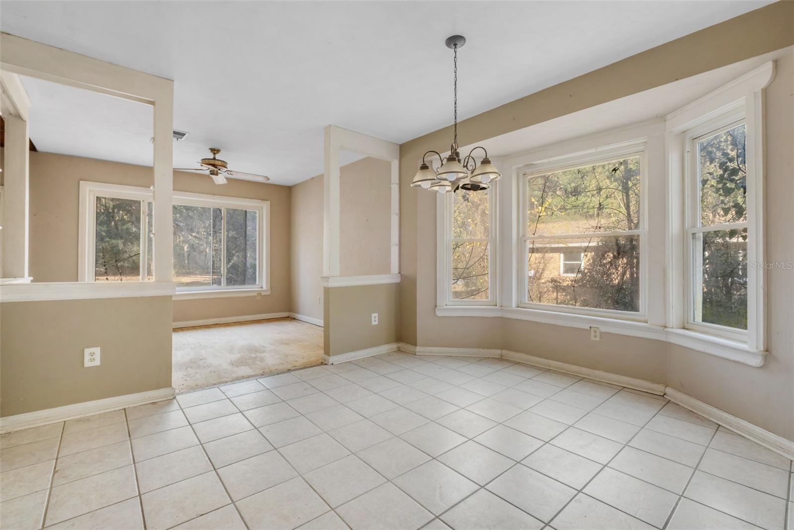 Image 12 of 25 For 1932 Queenswood Drive