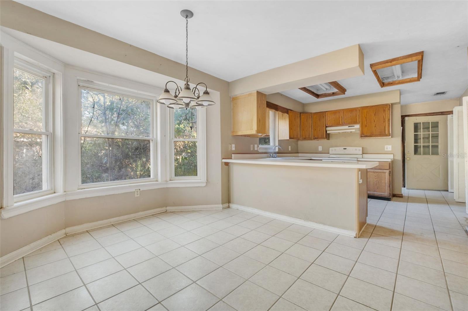 Image 13 of 25 For 1932 Queenswood Drive