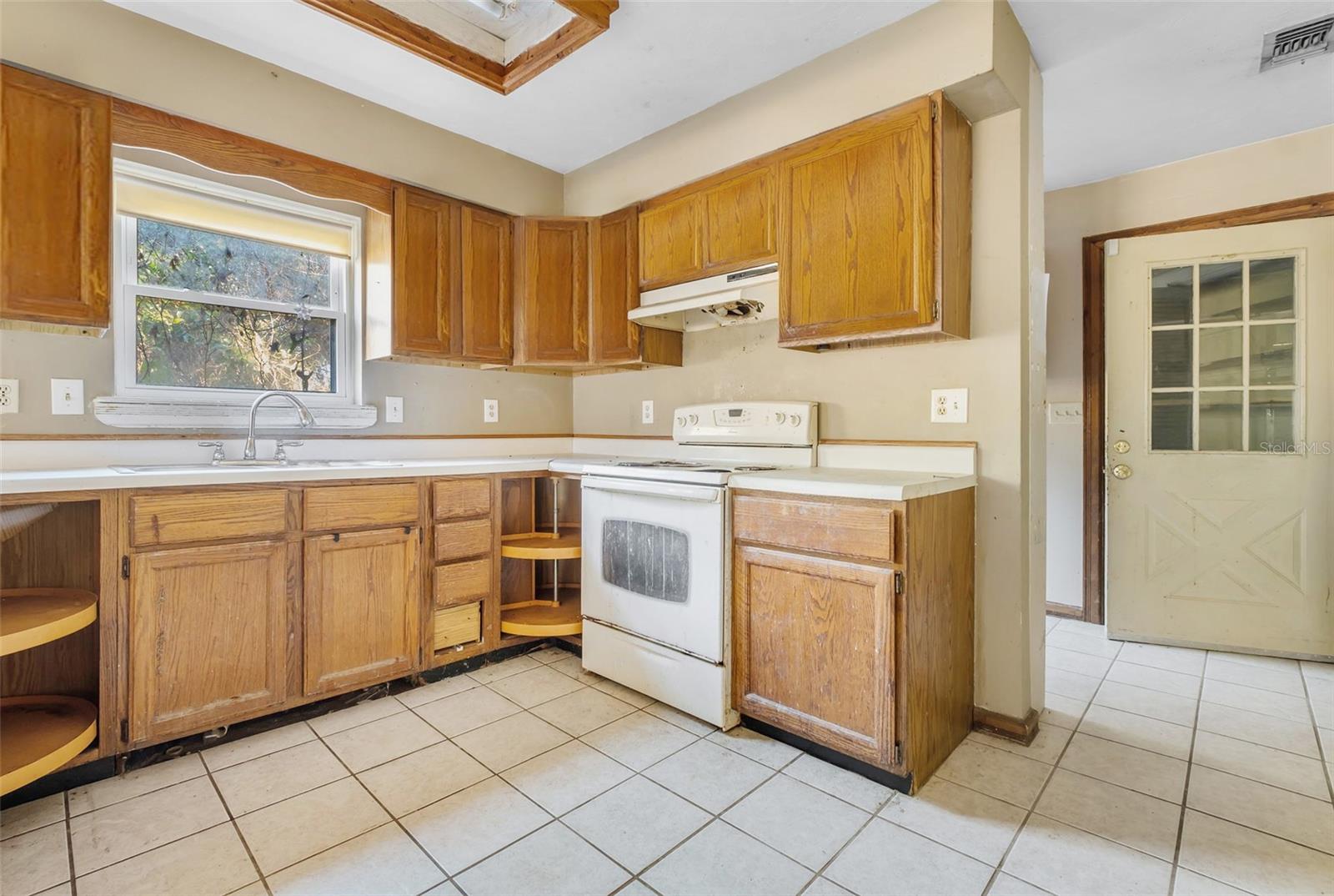 Image 14 of 25 For 1932 Queenswood Drive