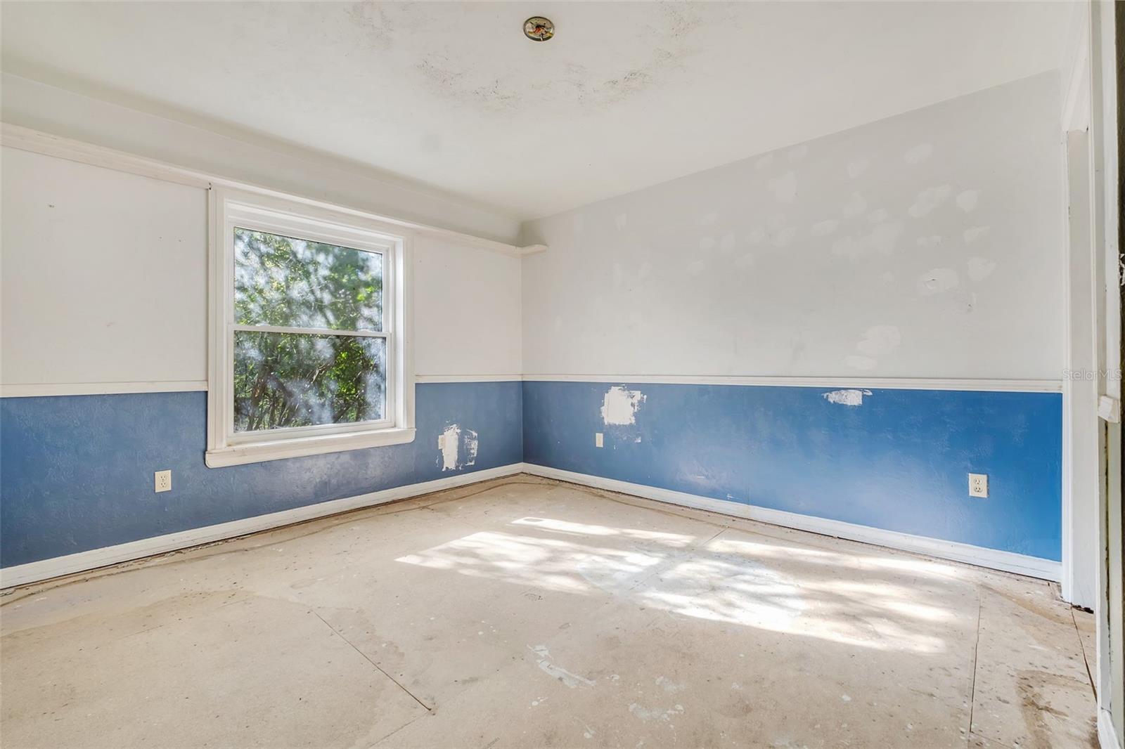 Image 15 of 25 For 1932 Queenswood Drive