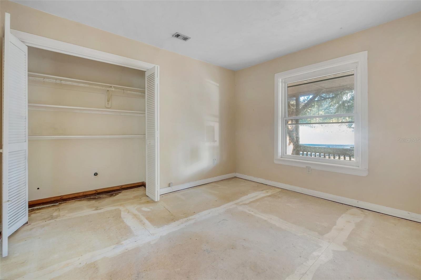 Image 17 of 25 For 1932 Queenswood Drive