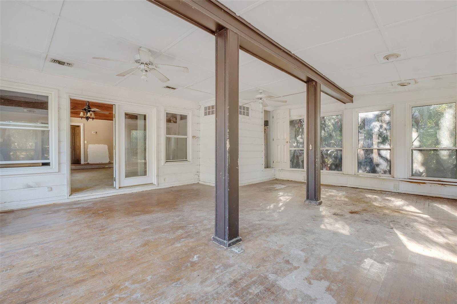 Image 20 of 25 For 1932 Queenswood Drive