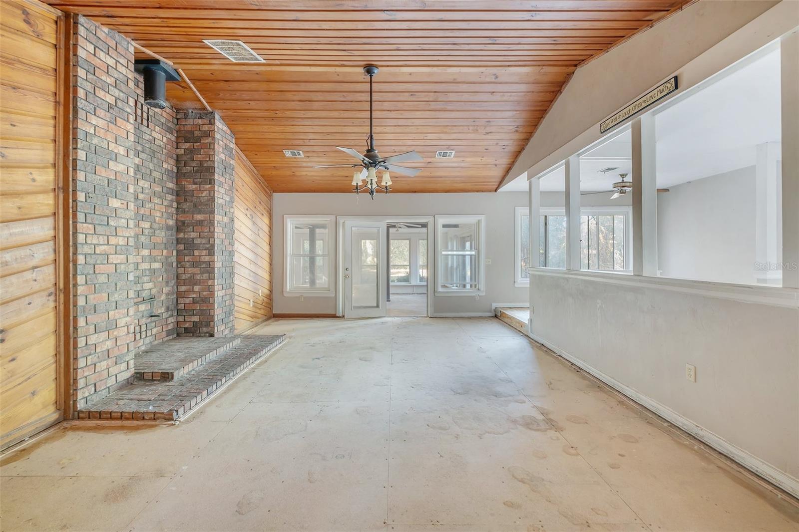 Image 9 of 25 For 1932 Queenswood Drive