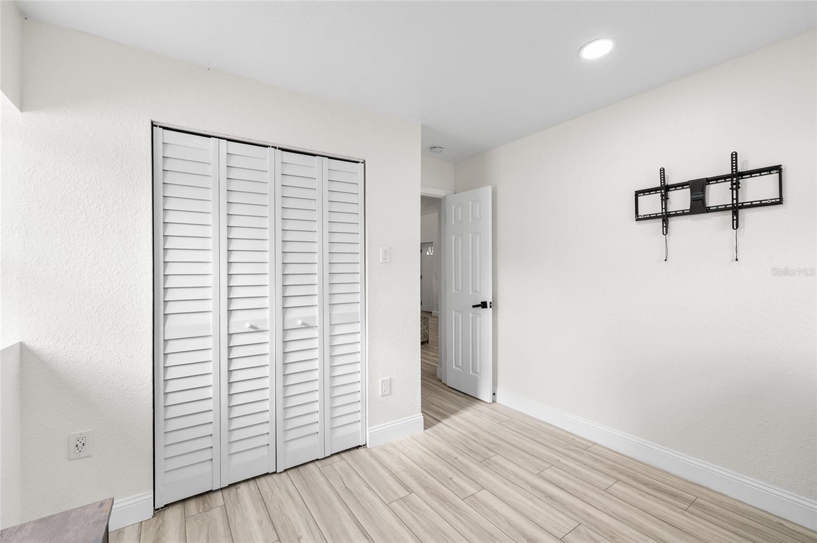 Image 16 of 38 For 4920 30th Avenue N