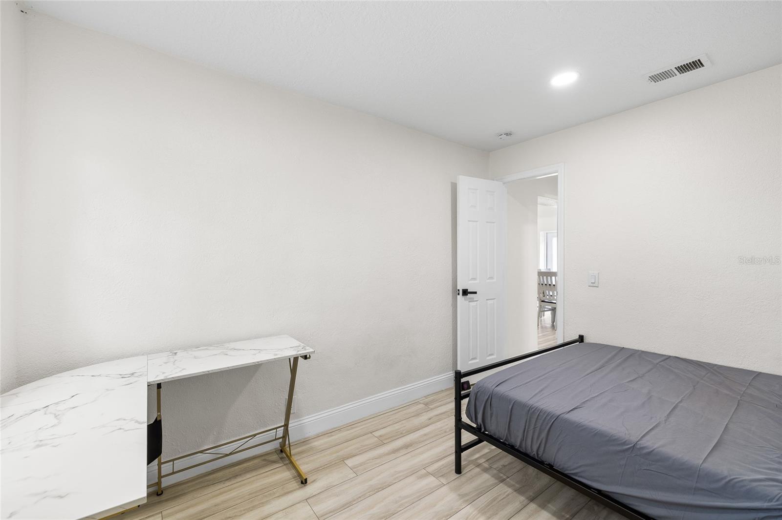 Image 18 of 38 For 4920 30th Avenue N