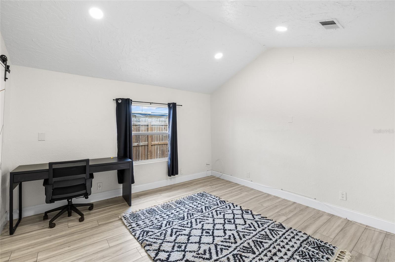 Image 21 of 38 For 4920 30th Avenue N