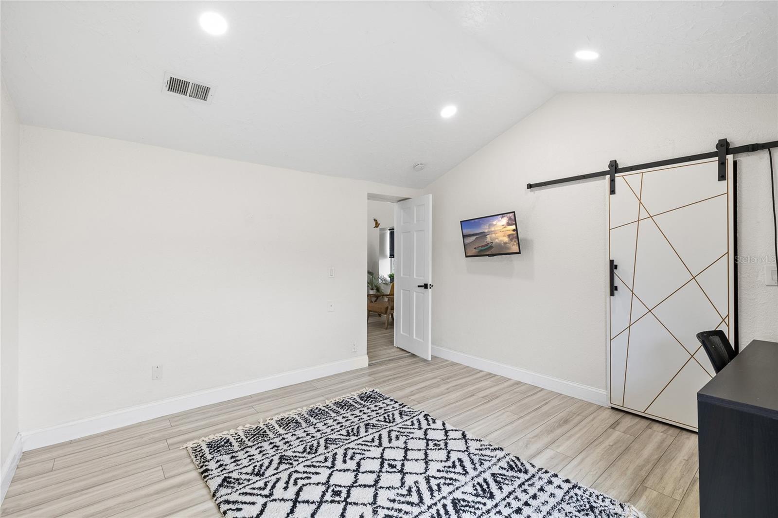 Image 22 of 38 For 4920 30th Avenue N