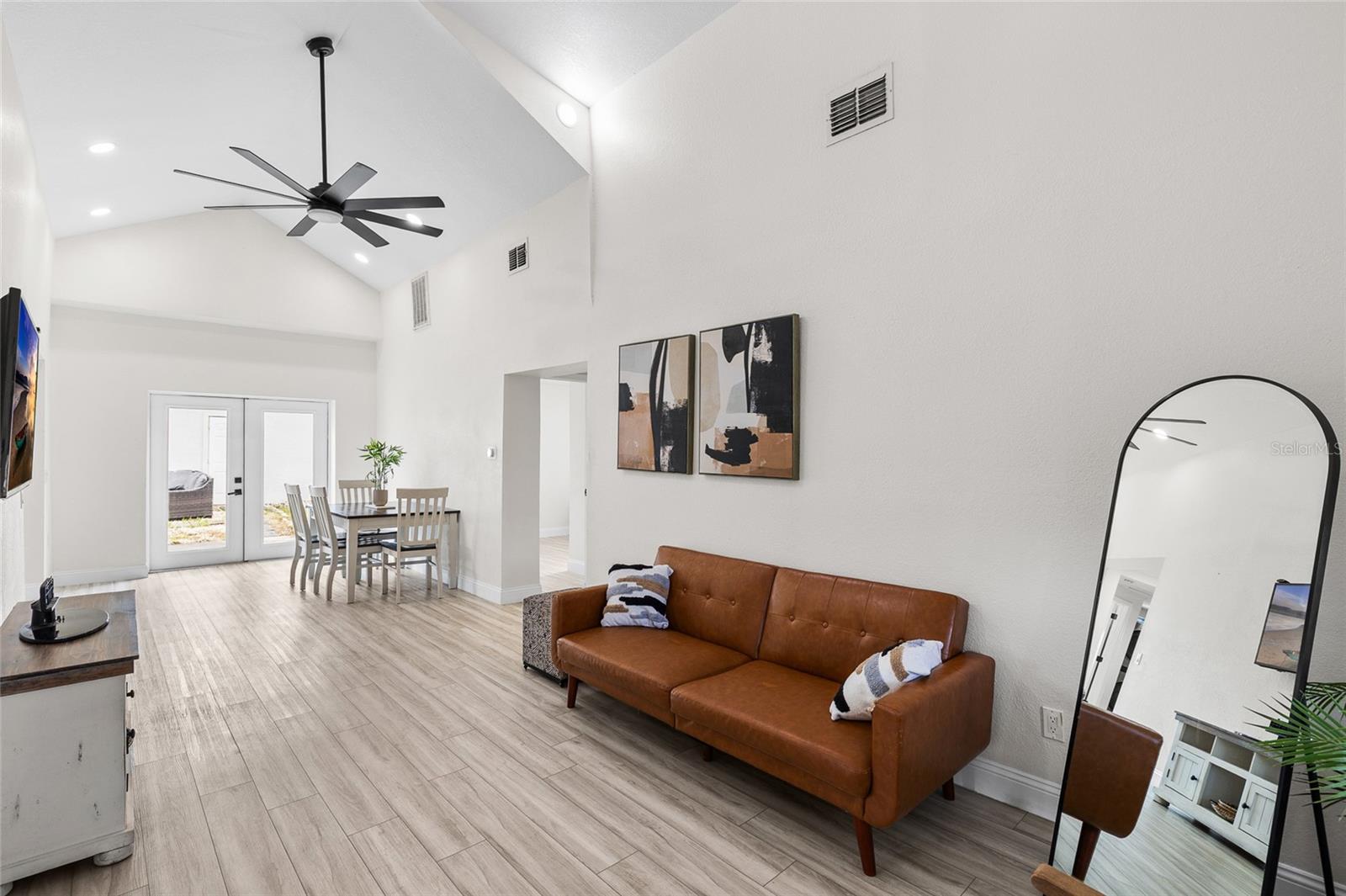 Image 5 of 38 For 4920 30th Avenue N