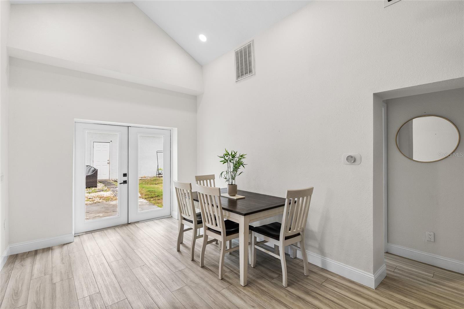 Image 9 of 38 For 4920 30th Avenue N