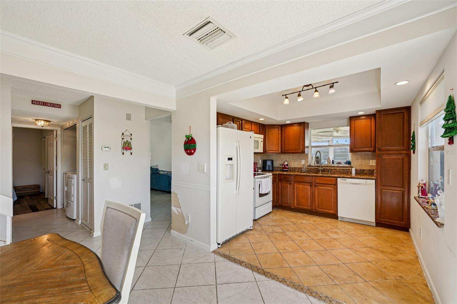 Image 8 of 25 For 2640 Cedar View Court 101c