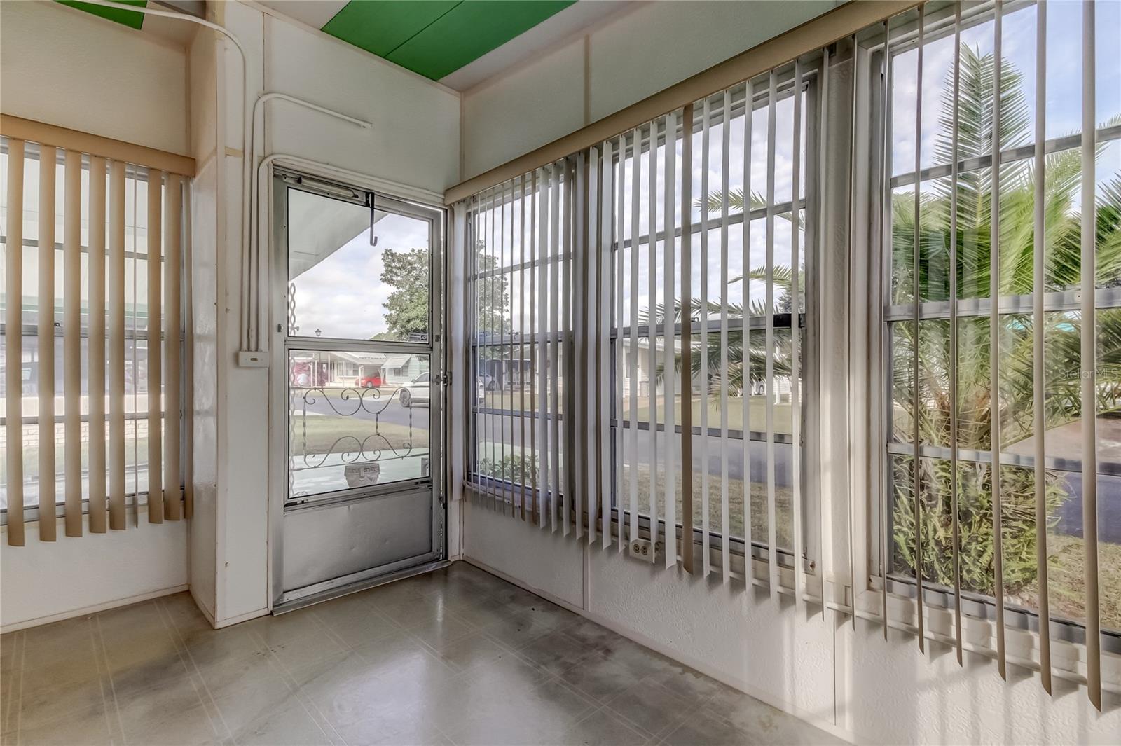 Image 29 of 37 For 34704 Morning Glory Glen