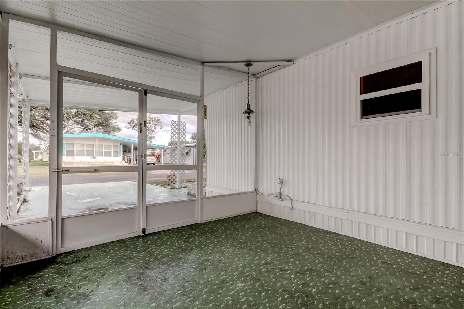 Image 32 of 37 For 34704 Morning Glory Glen