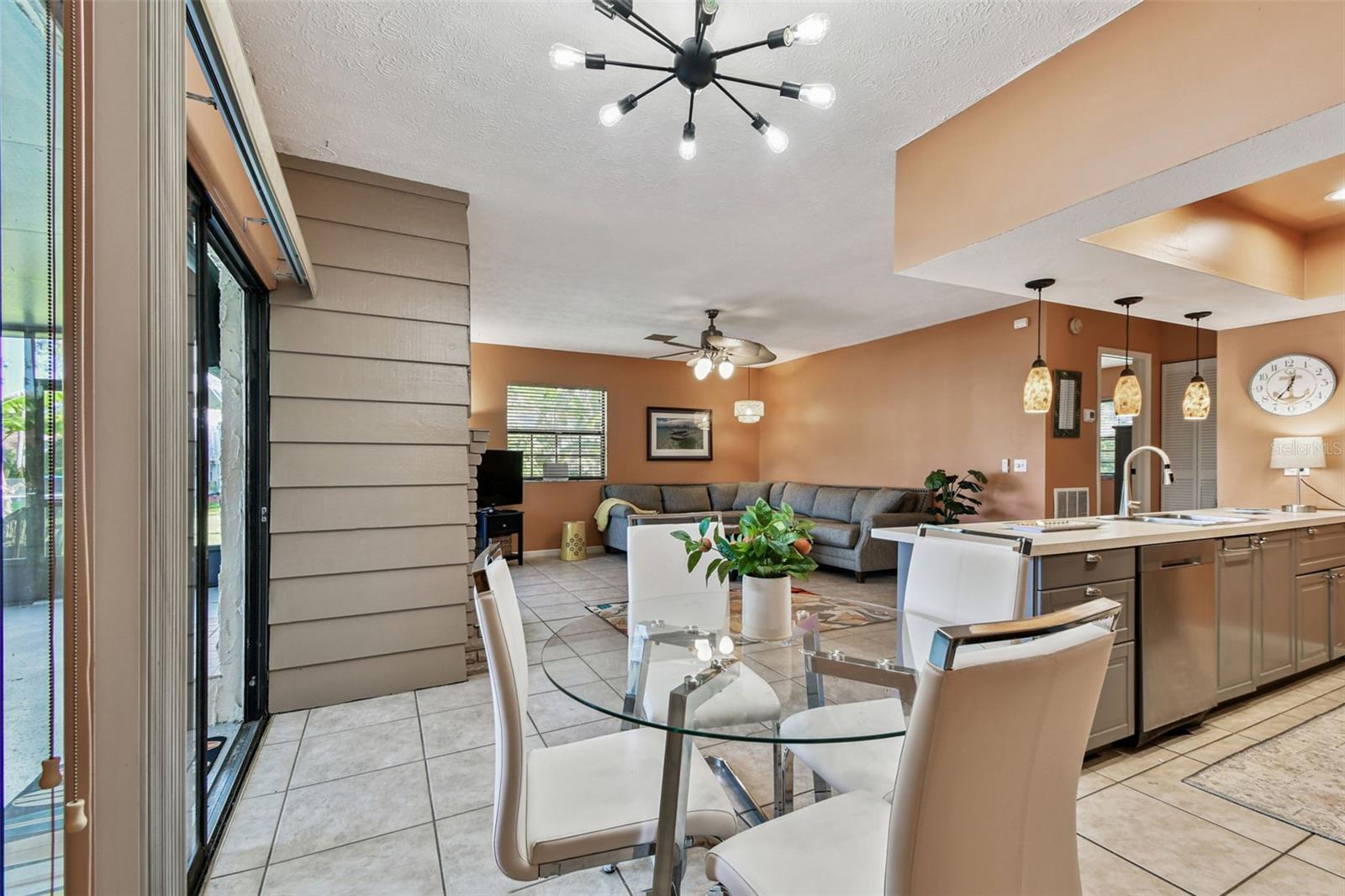 Listing photo id 9 for 5352 Saddlebrook Way 4