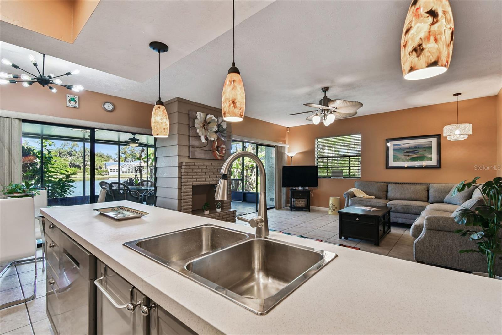 Listing photo id 18 for 5352 Saddlebrook Way 4