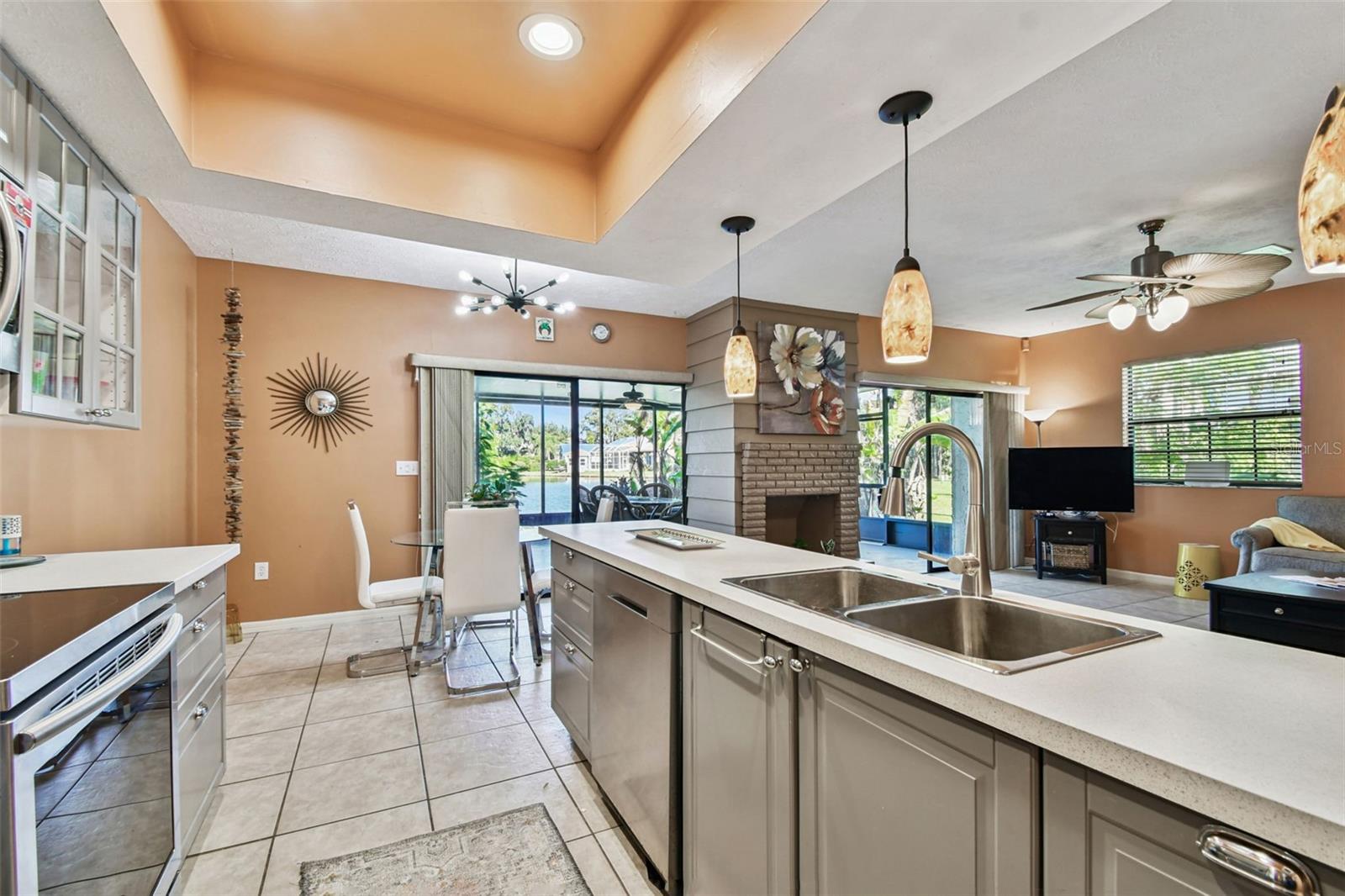 Listing photo id 20 for 5352 Saddlebrook Way 4