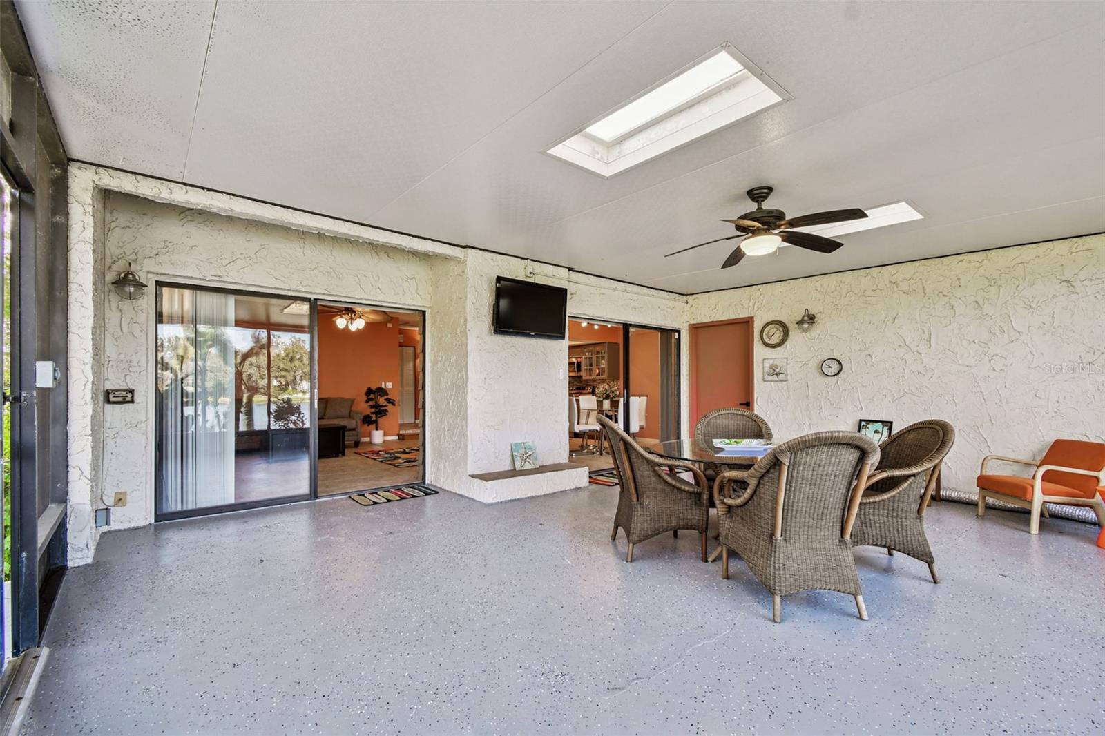 Listing photo id 21 for 5352 Saddlebrook Way 4