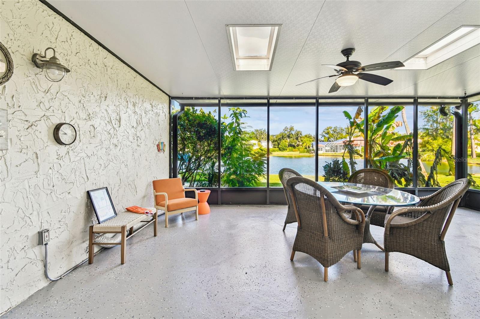 Listing photo id 24 for 5352 Saddlebrook Way 4