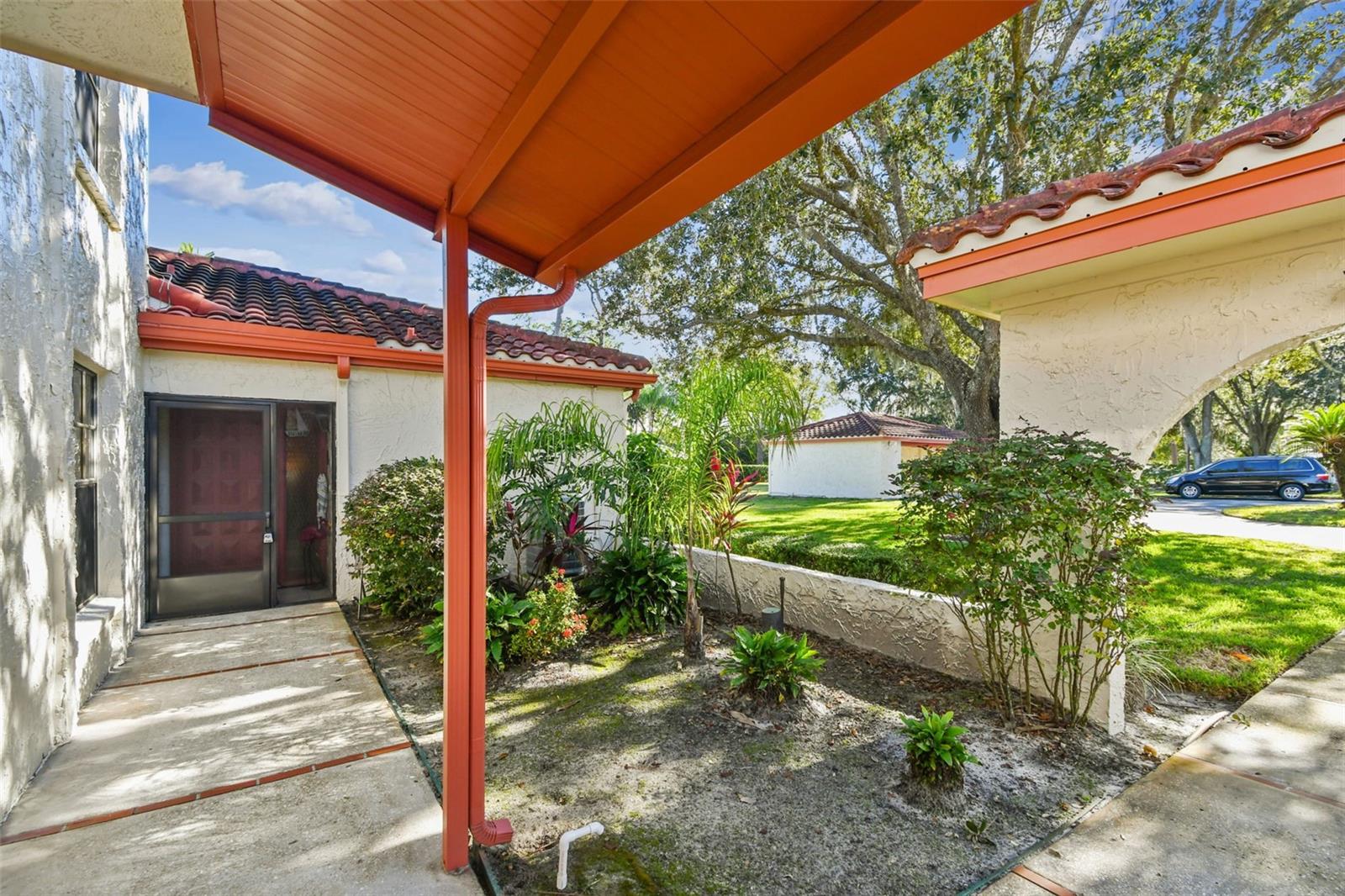 Listing photo id 1 for 5352 Saddlebrook Way 4