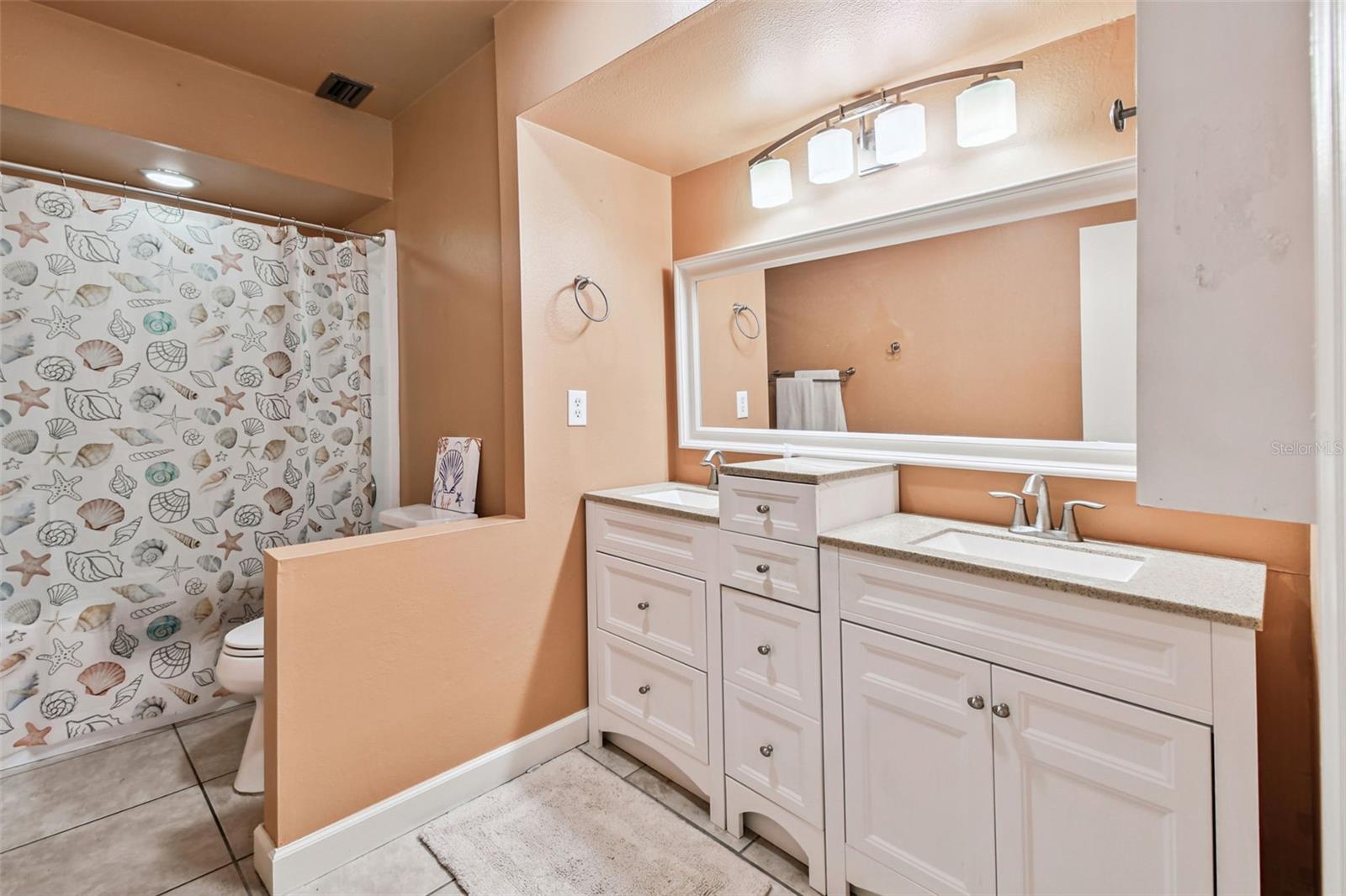 Listing photo id 29 for 5352 Saddlebrook Way 4