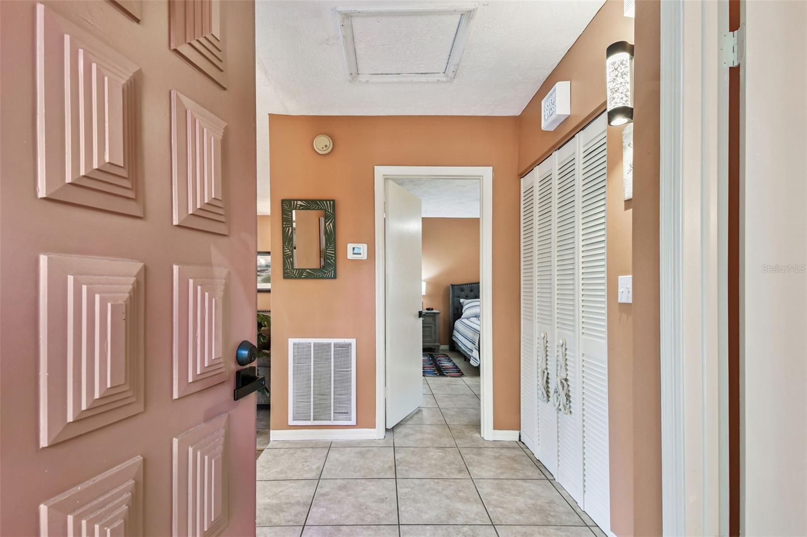 Listing photo id 2 for 5352 Saddlebrook Way 4