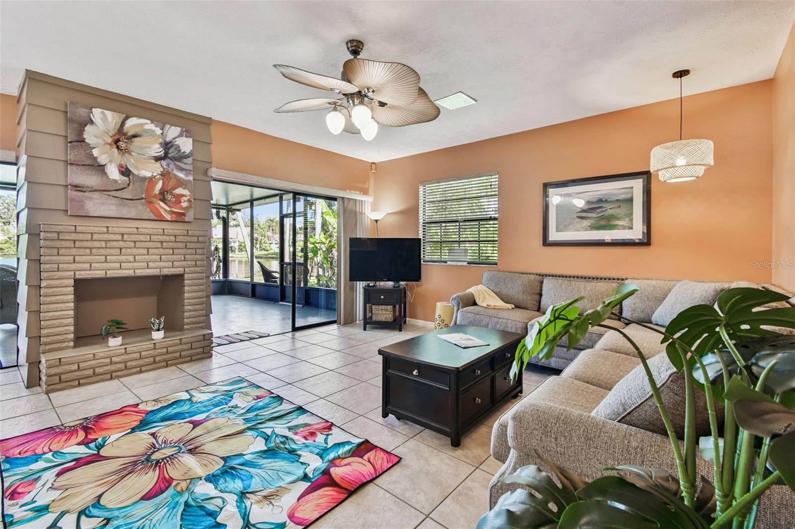 Listing photo id 4 for 5352 Saddlebrook Way 4