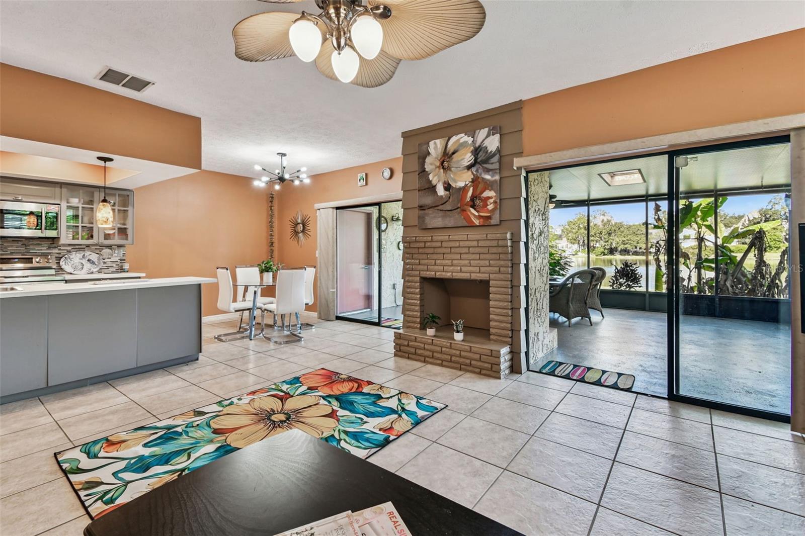 Listing photo id 7 for 5352 Saddlebrook Way 4