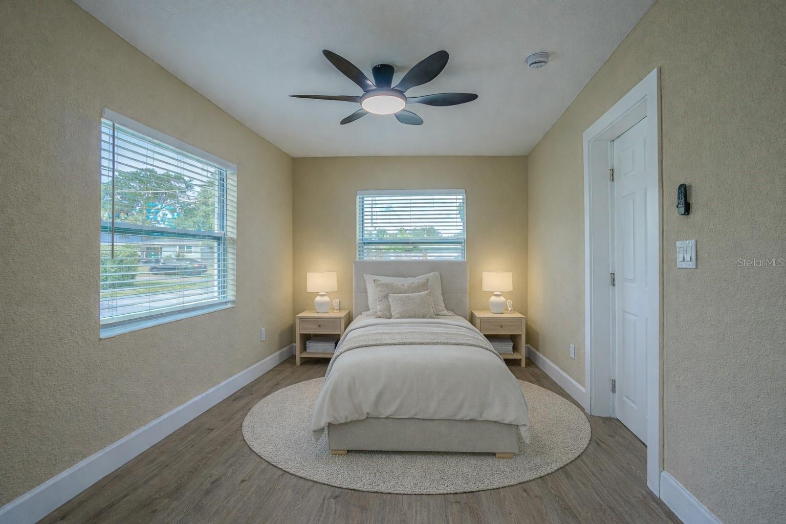 Listing photo id 10 for 2710 Nassau Street