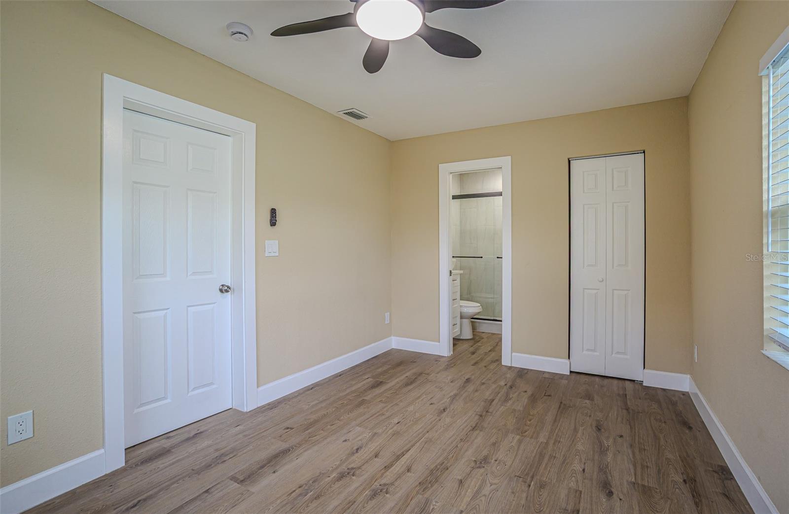 Listing photo id 11 for 2710 Nassau Street